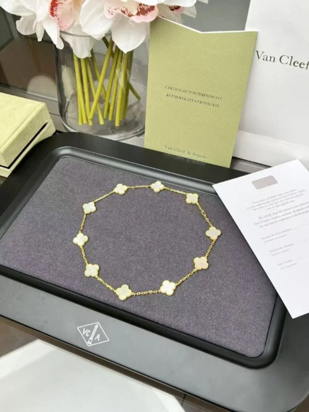 Van Cleef & Arpels Gold Vintage Alhambra necklace, 10 motifs - Picture 4 of 8